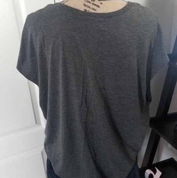 🌞 NWT Forever21 Gray Tee w/ Floral Front Panel - Picture 3 of 5